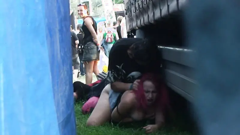 ممارسة سكس العلني أثناء الحفل